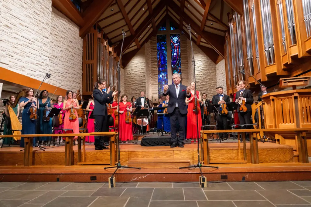 Richard Danielpour bows with ROCO, February 2024 (Photo by Violeta Alvarez)