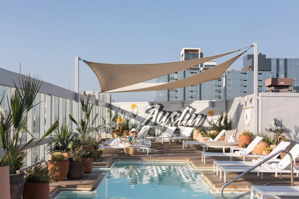 If you are seeking live music or amazing Texas cuisine head south to Omni Austin Hotel Downtown.