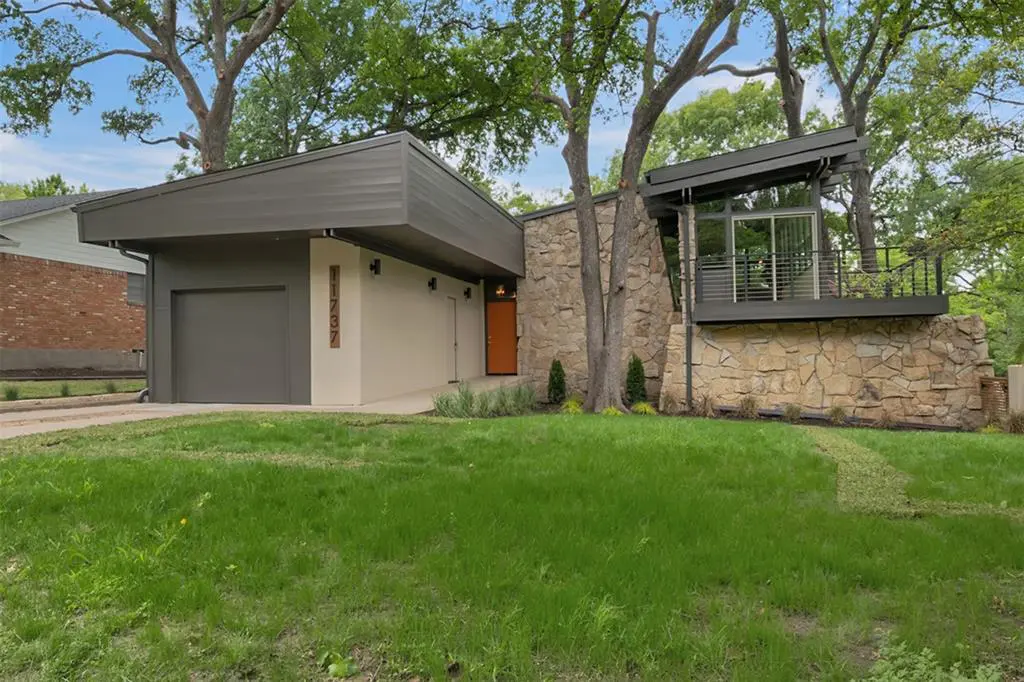 Another view of 11737 Rogue Way in Dallas. 