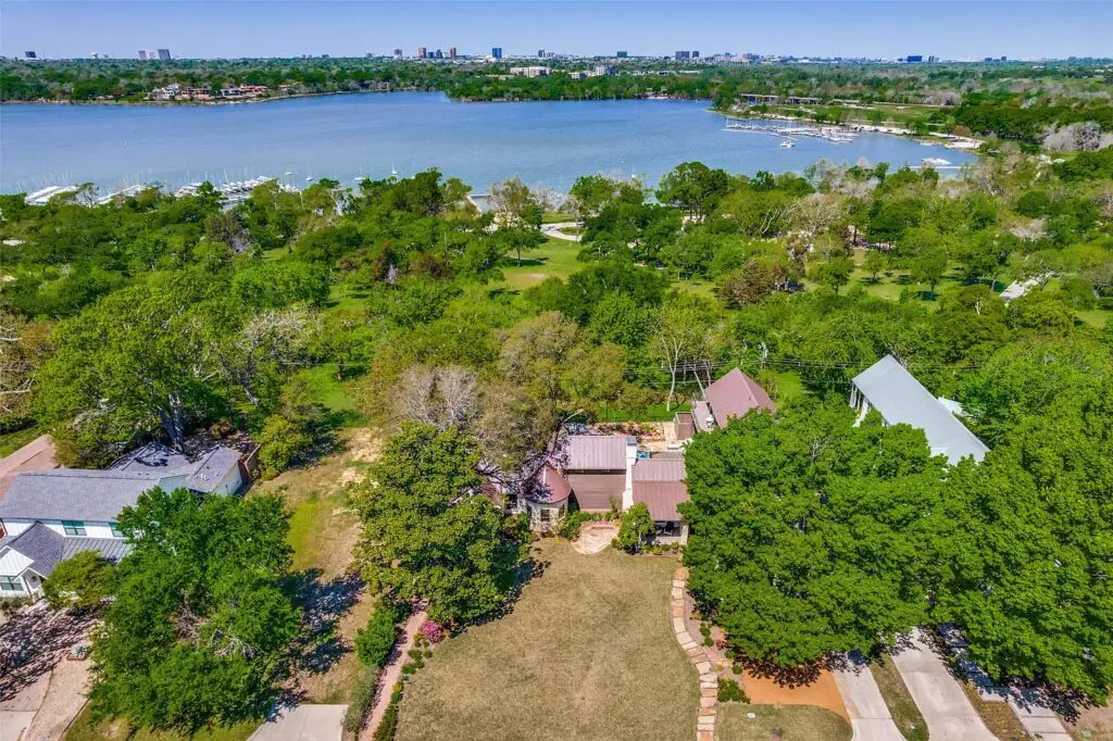 A bird's eye view of its prime location.
