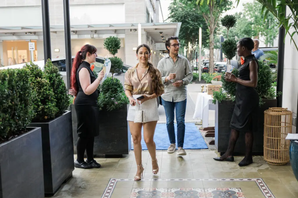 Shireen & Yonne De La Mora at the Le Colonial Summer Soirée, co-hosted by PaperCity (Photo by Johnny Than)