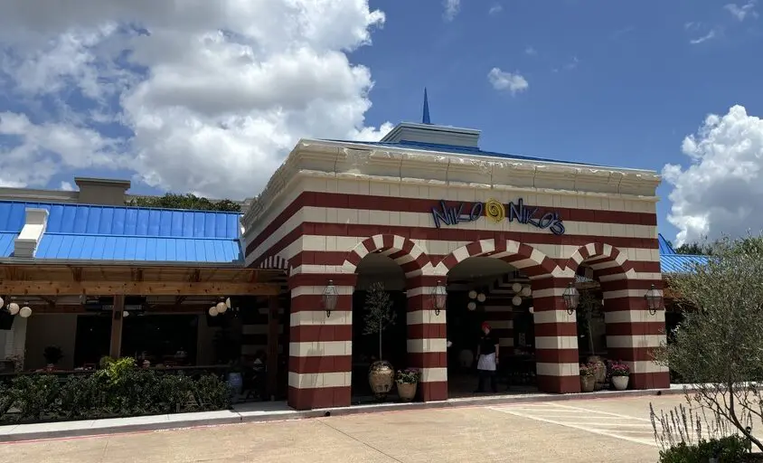 Niko Niko's newest location converted the porte-cochere of an old Luby's an entryway/covered patio area. The red and white represents the island of Chios in Greece.
