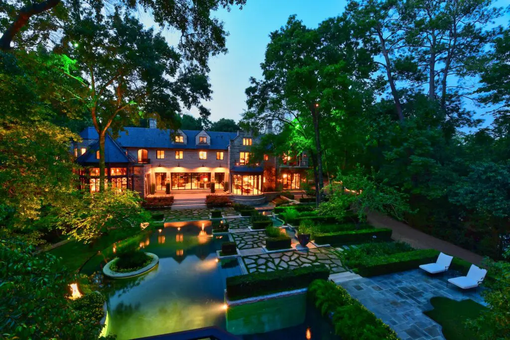 107 Timberwilde Lane (Photo by Berlyn Media for Martha Turner Sotheby’s International Realty)