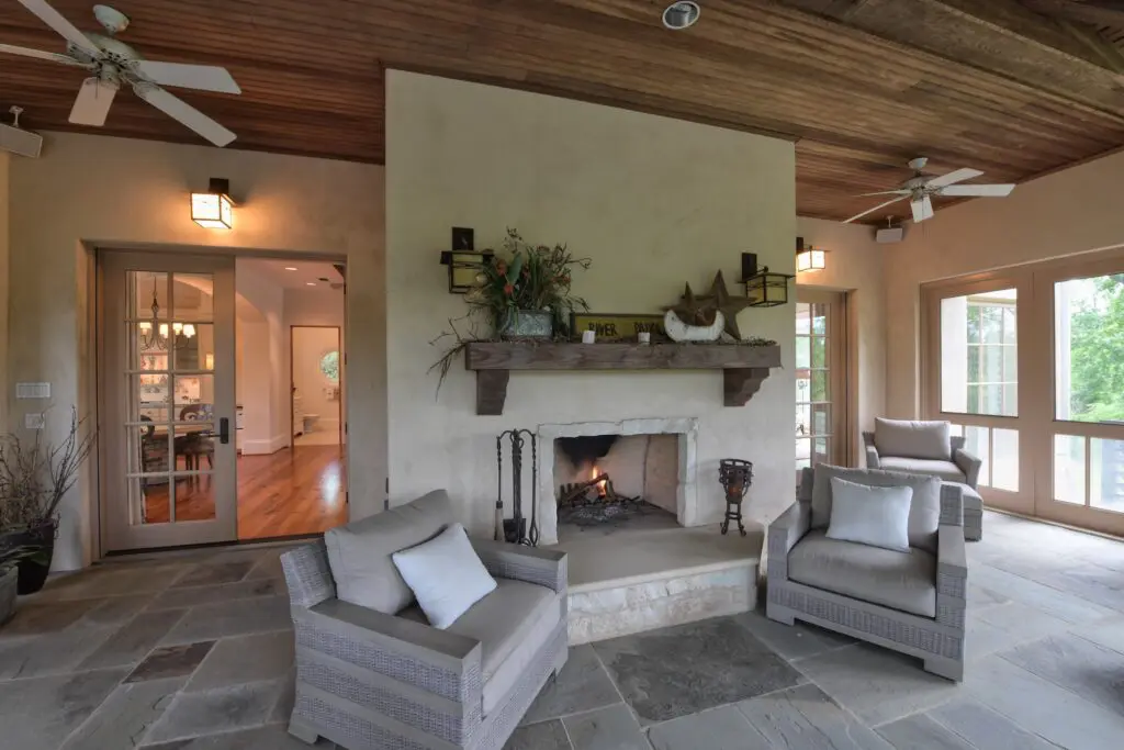 The guest house at 107 Timberwilde Lane  (Photo by Berlyn Media for Martha Turner Sotheby’s International Realty)