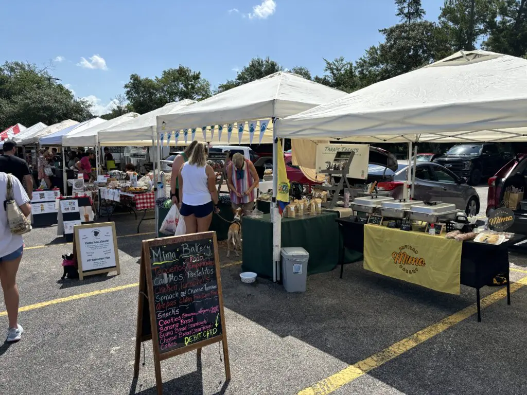 Vendors offers everything from ready-to-eat foods to crafts to mushrooms at The Woodlands Farmers Market. (Photo by Laura Landsbaum)