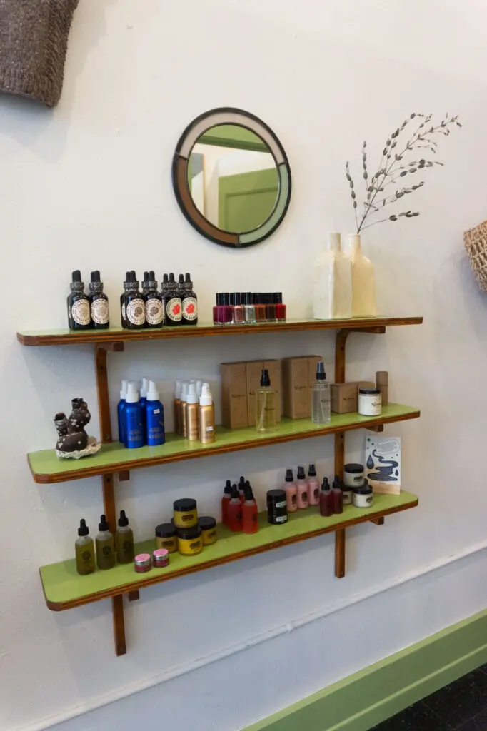 Handmade mirror at Ollie Shop (Photo by Sofia Westerman) 