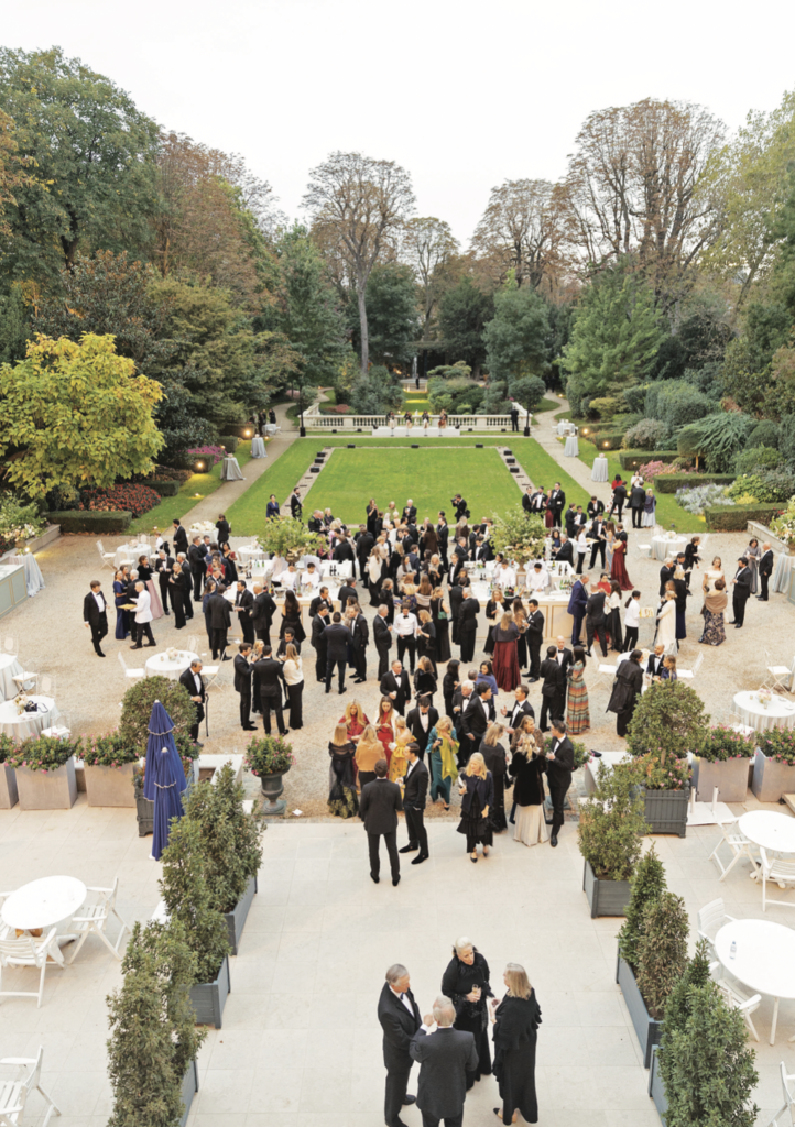 Wedding reception outside Cercle de l’Union Interalliée. (Photo by John Cain Photography)