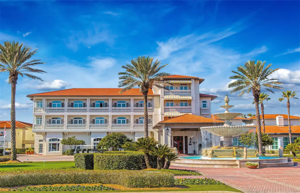 The aerial view of the spa pool at Ponte Vedra Inn & Club. (Photo by The Spa at Ponte Vedra Inn & Club)
