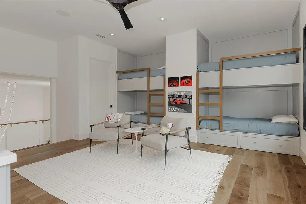 The expertly-designed bunkbed room is an efficient use of space and perfect for sleepovers. 