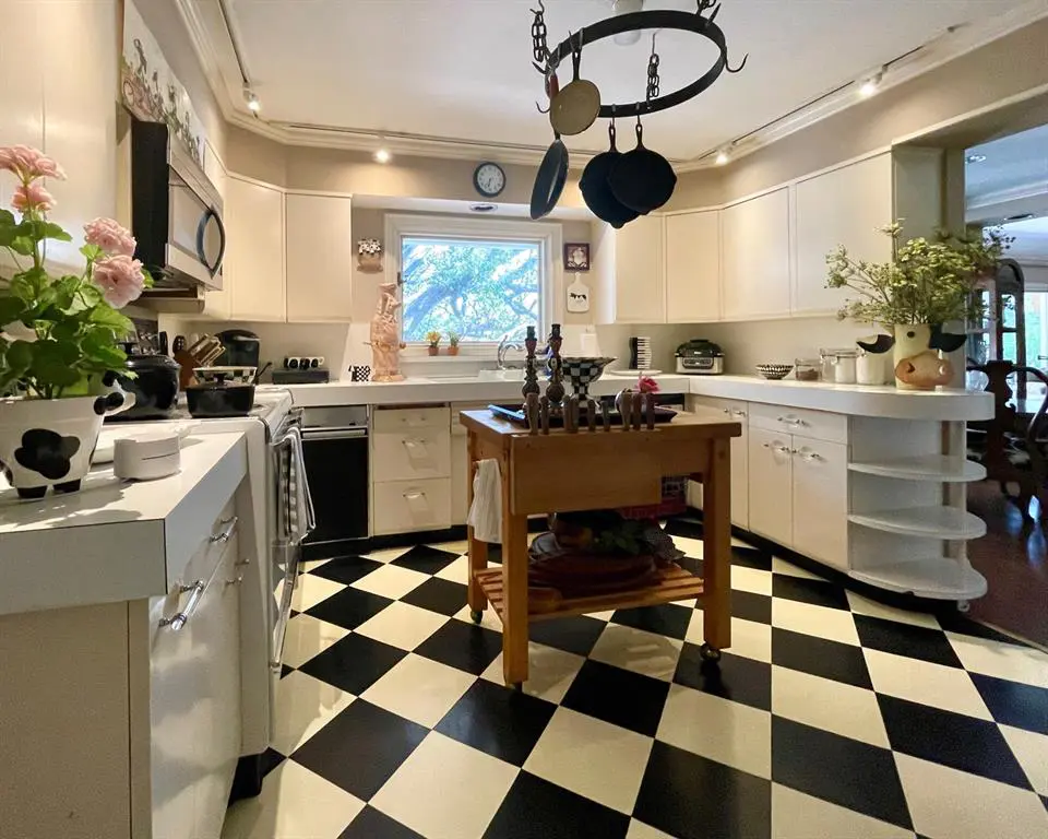 An impeccable midcentury kitchen.  (Photo by Douglas Newby & Associates)