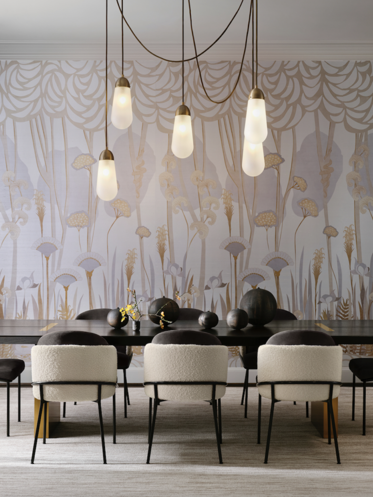In the dining room, Apparatus chandelier from Garde. Aux Abris wallpaper from John Rosselli & Associates, Rove Concepts dining table and chairs from Holly Hunt. (Photo by Lisa Petrole)
