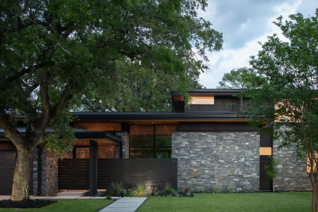 StudioMET is a collective of architects, craftsmen, artists and designers.
