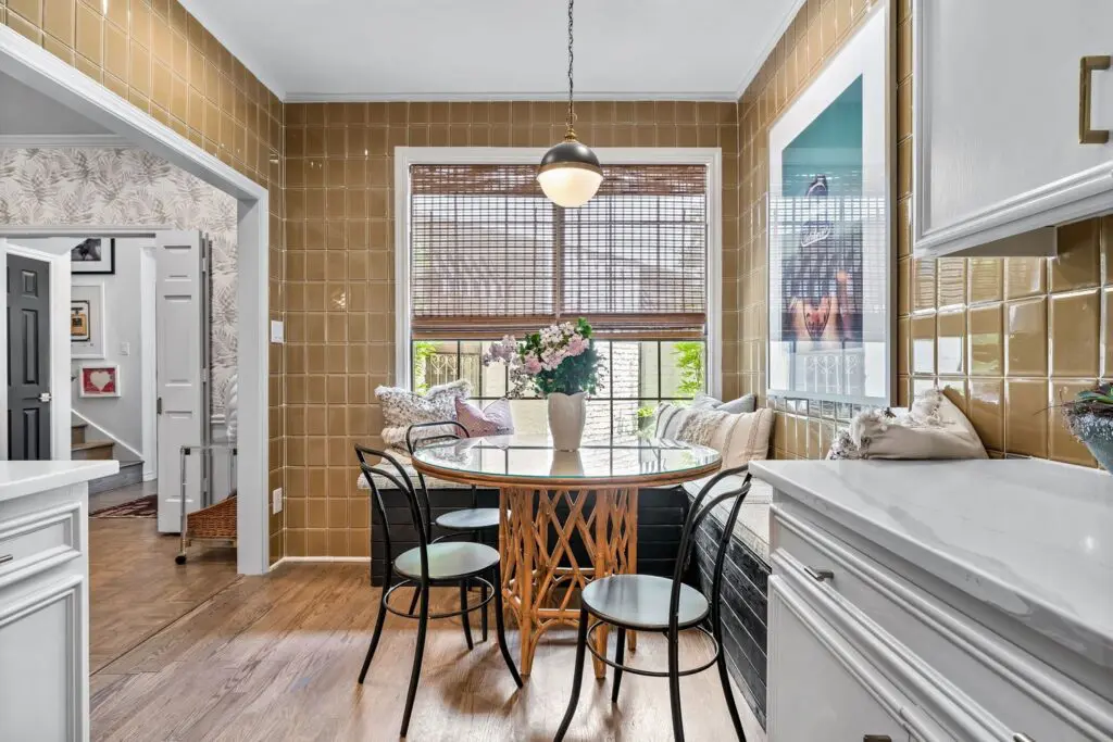 Another look at the kitchen dining nook. 