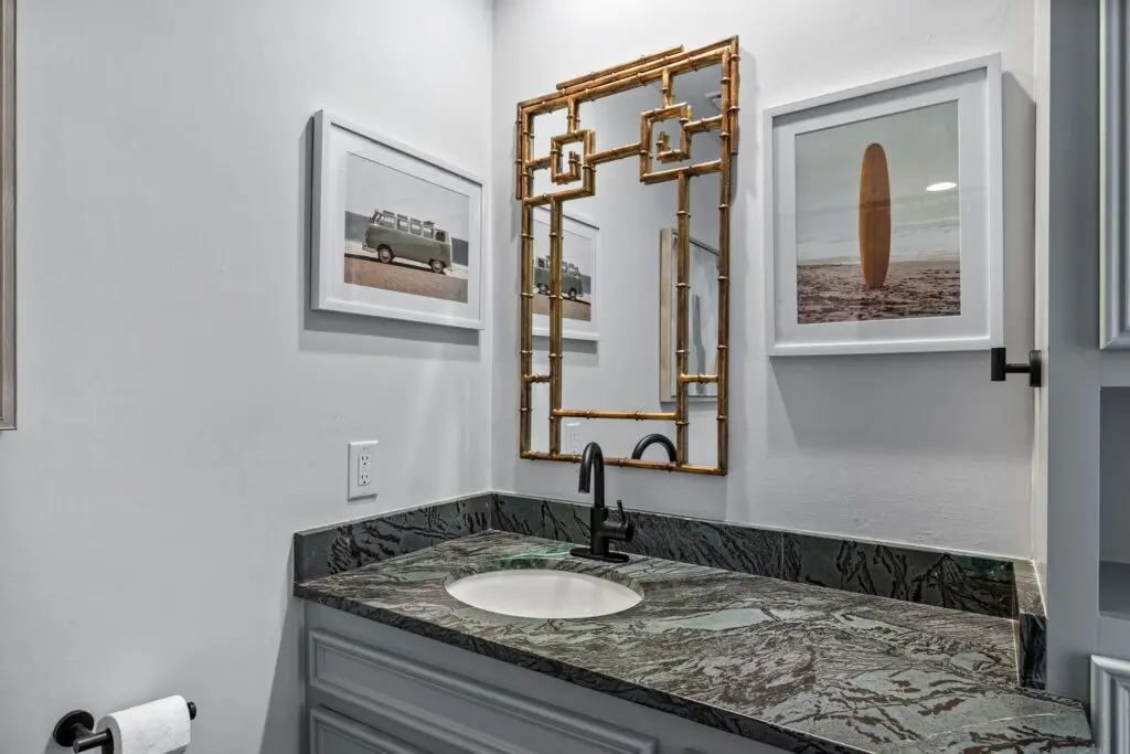 A jack-and-jill bathroom between the two secondary bedrooms. 
