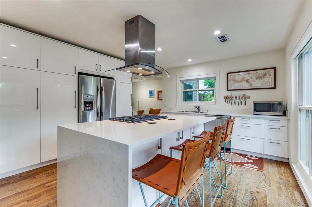Slab cabinets line the kitchen. (Photo by Micalizzi Real Estate)