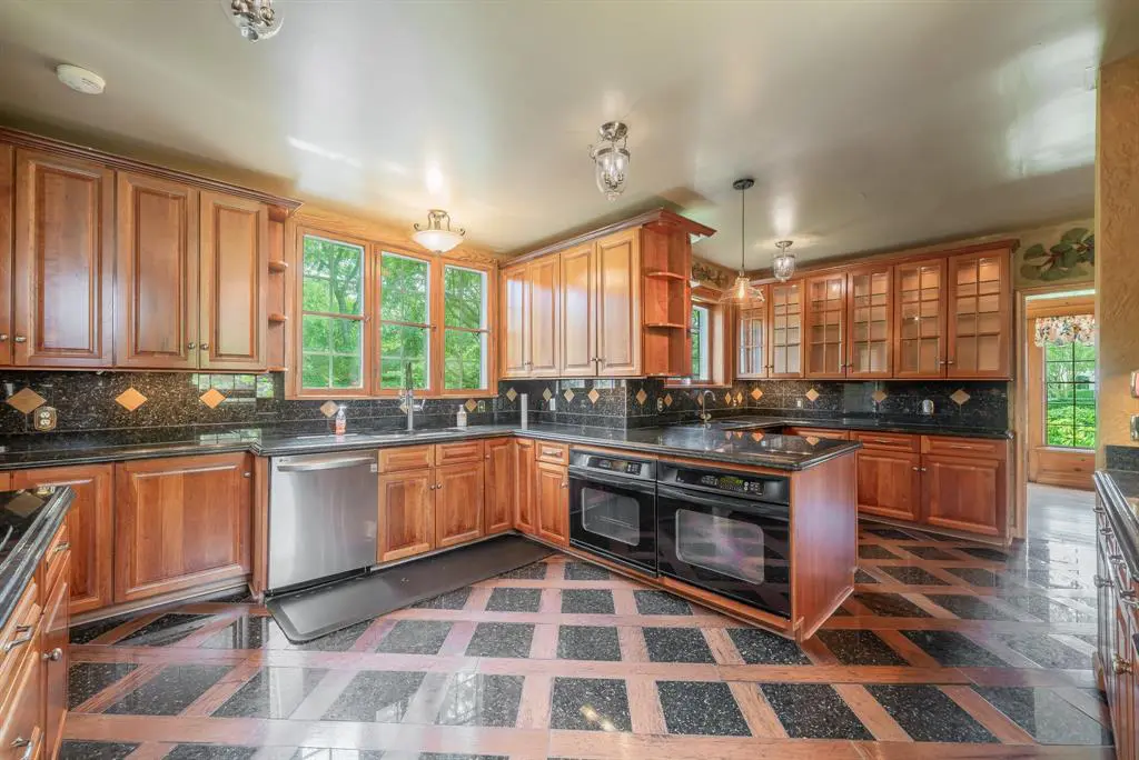 The generously sized kitchen. 