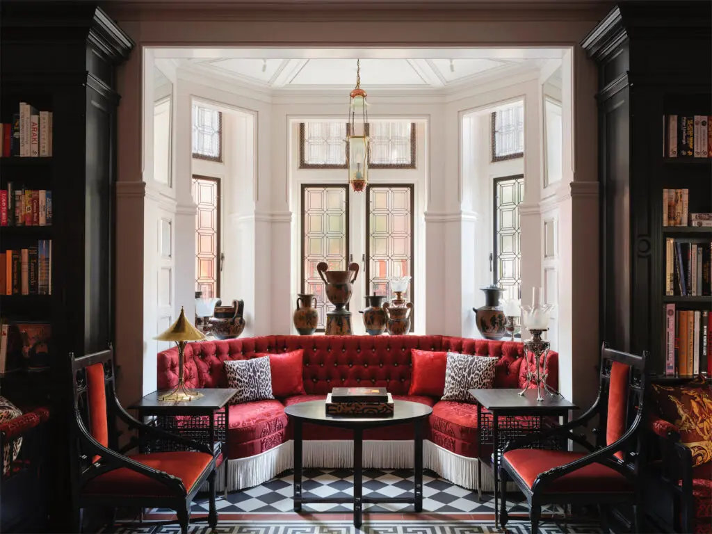 A sunlit banquette in the At Sloane lobby.