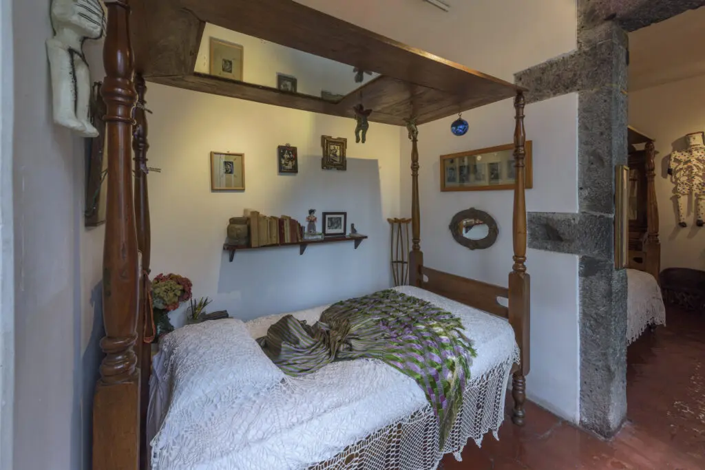 Another version of kahlo's bedroom at Casa Azul (Photo by Bob Schalkwijk)