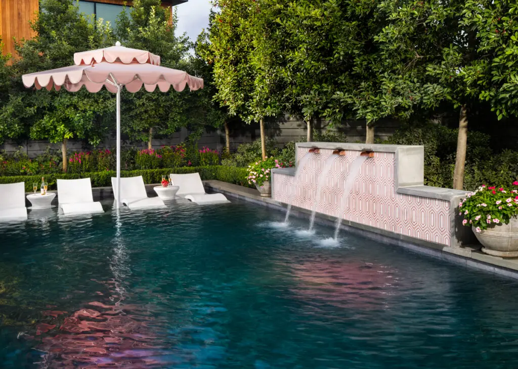 Vibrant LiLi Tiles were used for the pool water feature. Loungers from Ledge Lounger. (Photo by Jennifer Baker)