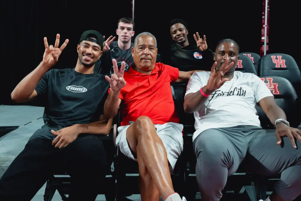 Quentin Grimes always comes back to the University of Houston to hang out with Kelvin Sampson, Quannas White, Ryan Elivn, LJ Cryer and the rest of the program. And improve his game. (@UHCougarMBK)