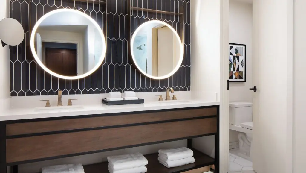 Geometric nods repeat in the junior suite bathroom.