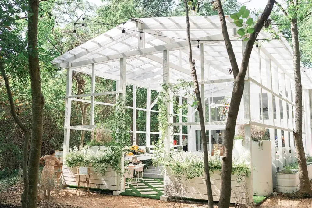 Gorgeous greenery abounds on The Juliana's grounds, the site of the Nourish Retreat. (Photo courtesy of The Juliana)
