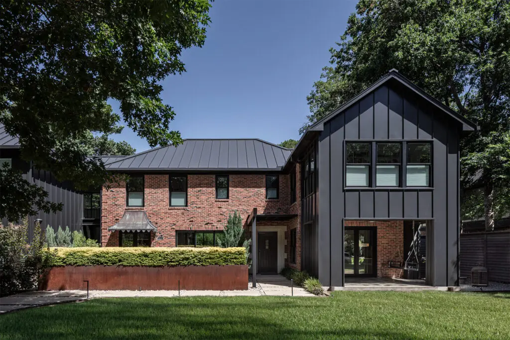 The "Santa Clara Residence" in Forest Hills by A.GRUPPO Architects. (photo by Charles Davis Smith) 