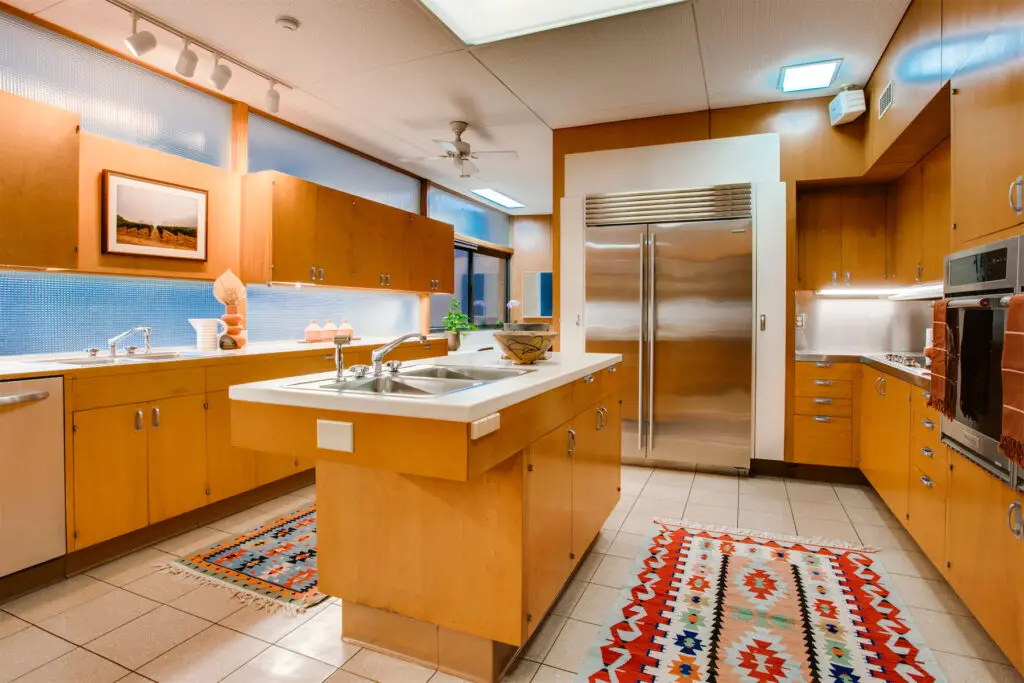 Another view of the kitchen.