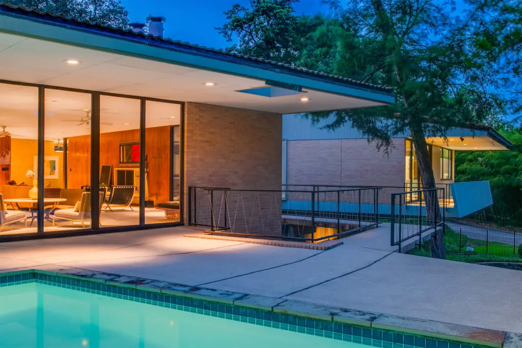 The cantilevered property makes great use of space.