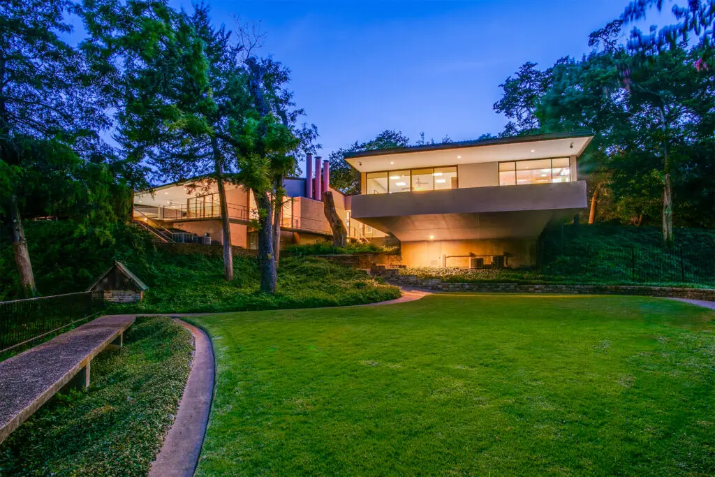 Dallas on the Market — The Hayes House, a Radical Architect’s Mid-Century Dream in Kessler Lake Estates