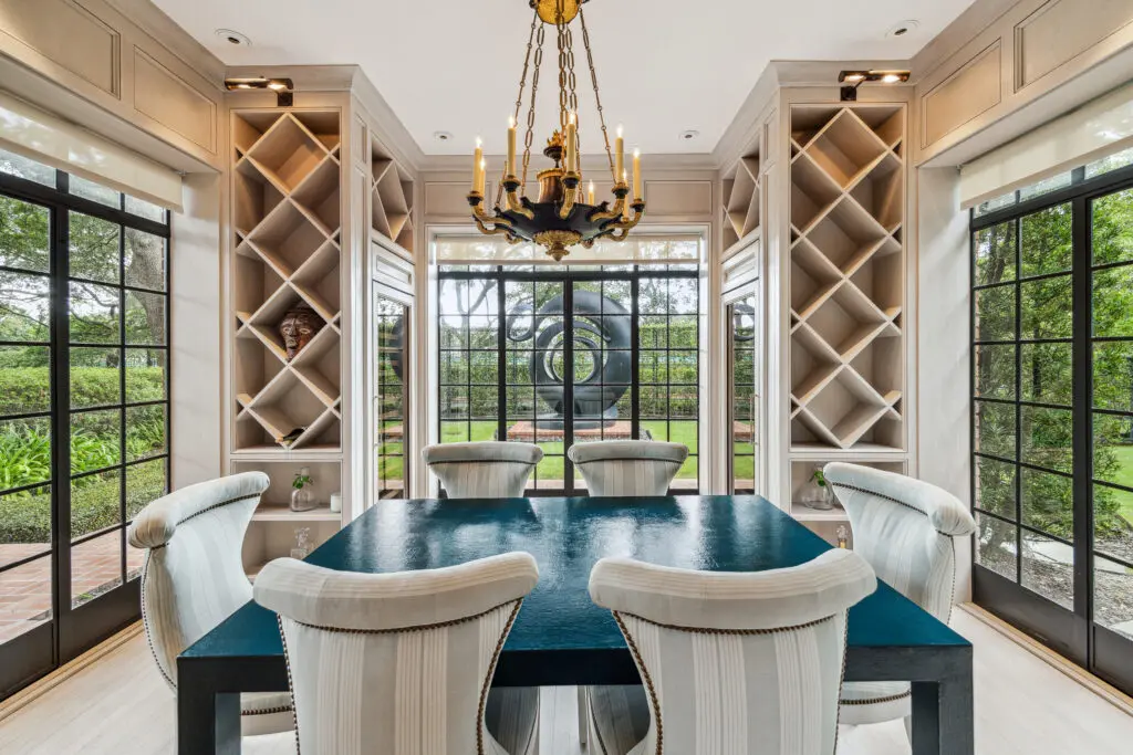 2110 River Oaks Boulevard (Photo by TK Images/Compass)