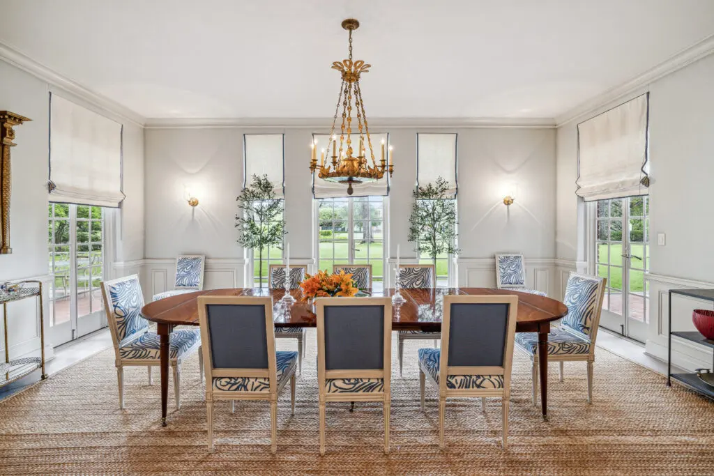 2110 River Oaks Boulevard (Photo by TK Images/Compass)