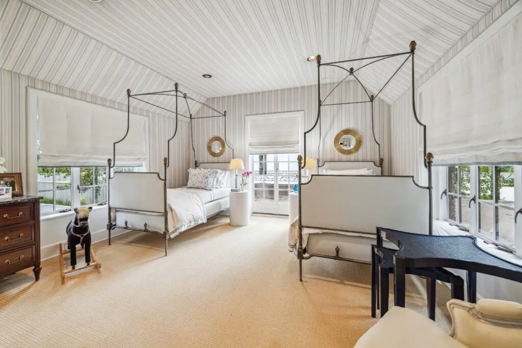 2110 River Oaks Boulevard (Photo by TK Images/Compass)