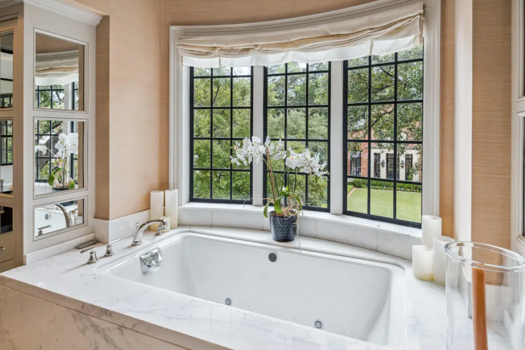 2110 River Oaks Boulevard (Photo by TK Images/Compass)