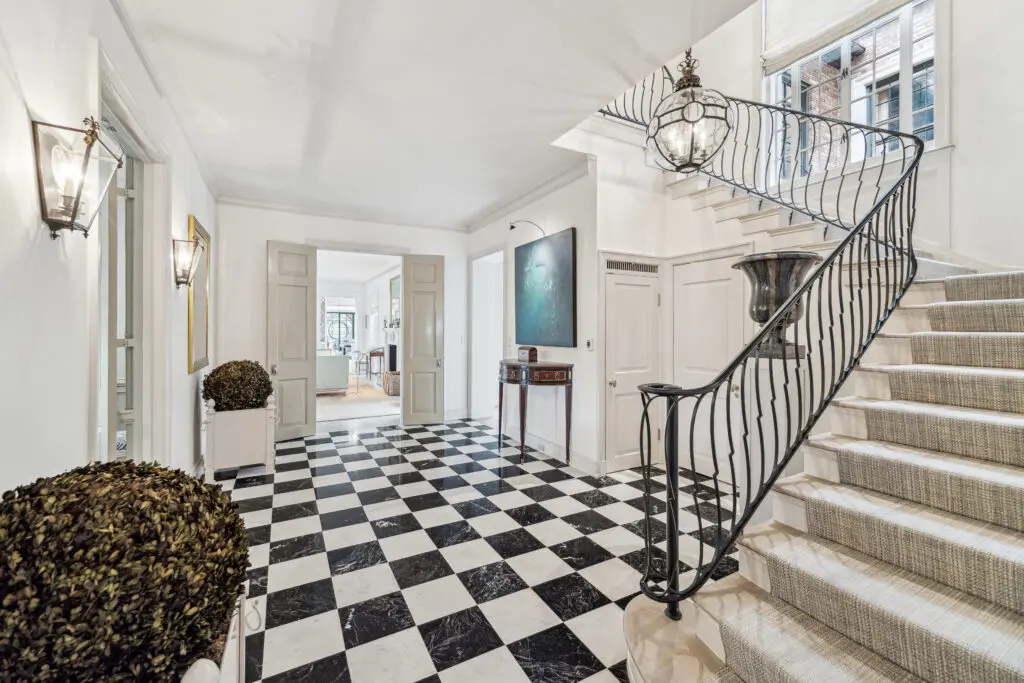 2110 River Oaks Boulevard retains the look of a classic River Oaks mansion. (Photo by TK Images/Compass)