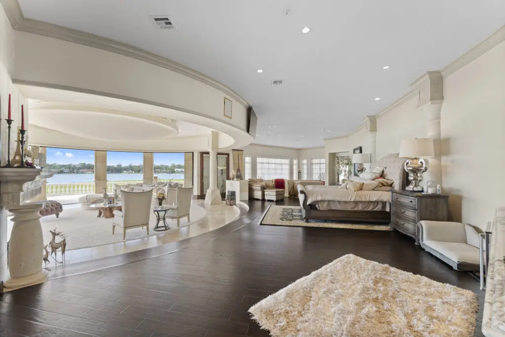 The 4,000 sq.ft. primary suite in the home  at 401 Lakeshore Drive in El Lago, Texas.  (Photo by Iconic Images)