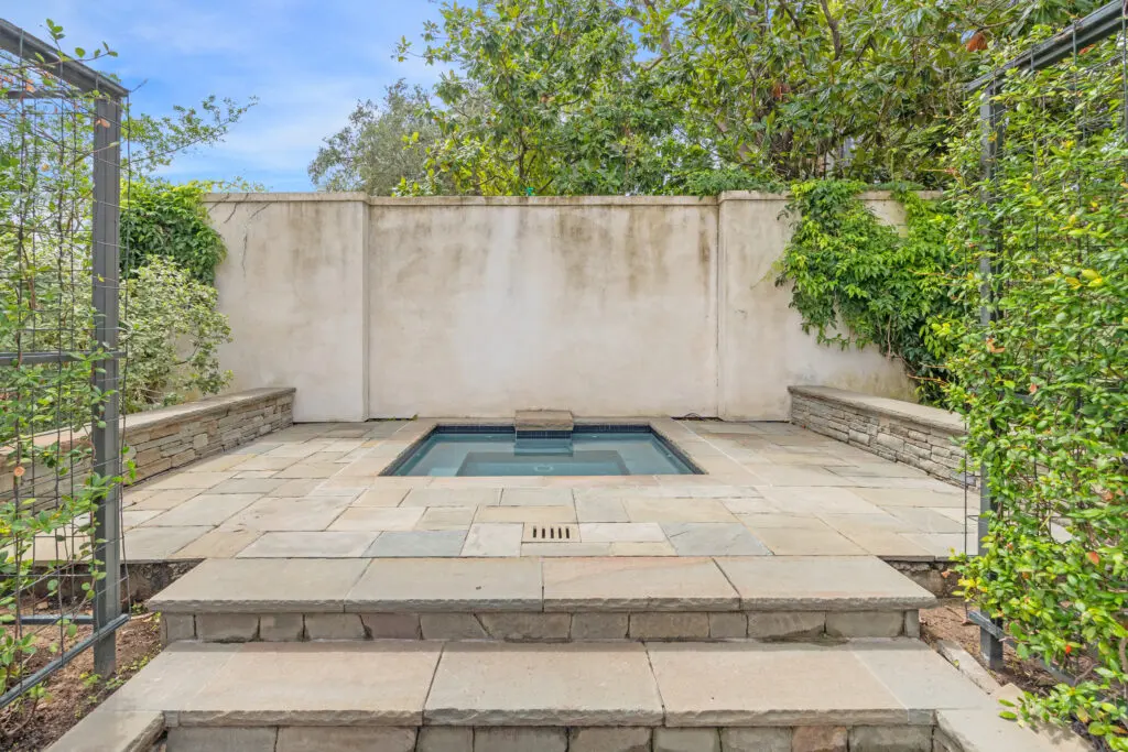2110 River Oaks Boulevard (Photo by TK Images/Compass)