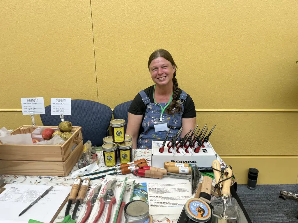 Karen Gerlach hands out delectable fruit from Itchy Acres at OHBA Palooza. (Photo by Jenna Baer)