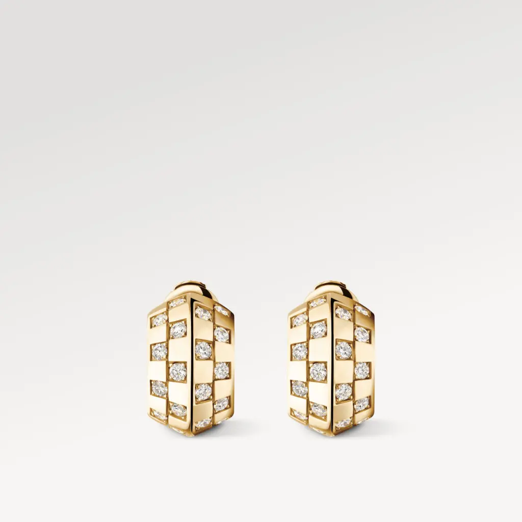 Le Damier de Louis Vuitton Hoops
in yellow gold & diamonds are part of the new Louis Vuitton fine jewelry collection.