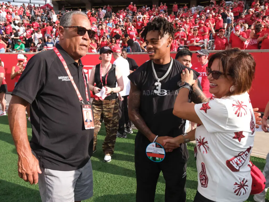 Everyone loves Tank Dell, the pied piper of University of Houston sports. Including Karen Sampson and UH basketball coach Kelvin Sampson. (Photo by F. Carter Smith)