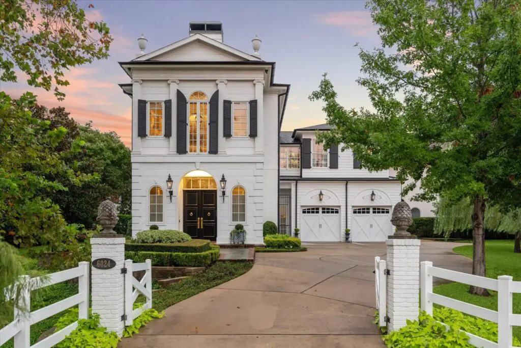 This Federal-style, 18th-century inspired Houston home was designed by Ike Kligerman Barkley.