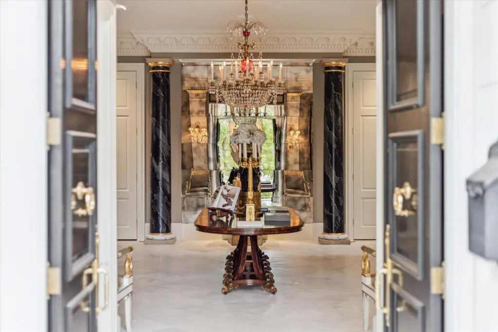 The palatial reception room at 6024 Memorial Drive.