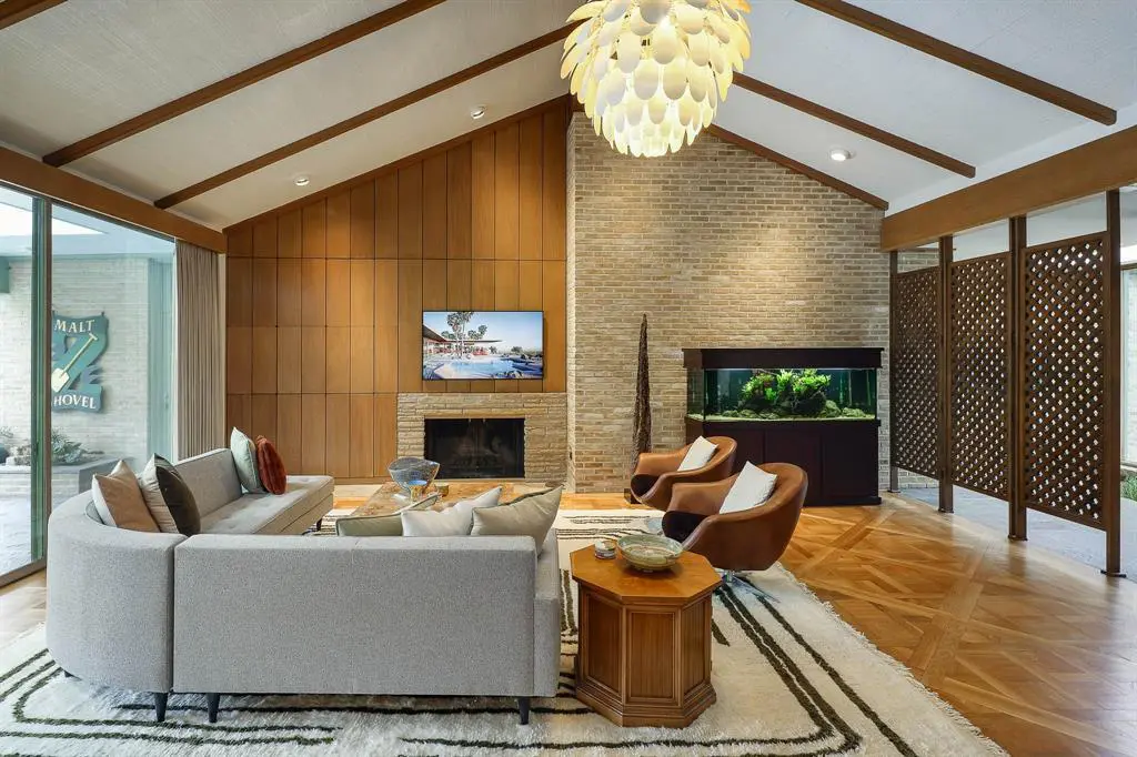 In Kessler Park, this mid-century gem is the only home in Oak Cliff designed by renowned architect Robert J. Perry.