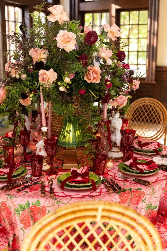 Tablescape by Carolina Herrera and Mrs. Alice at Kappa Tablescapes. (Photo by John Cain Photography)