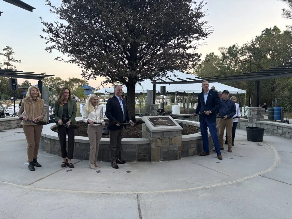 (l to r) Dr. Shelly Sekula-Gibbs, Cindy Heiser, Ann Snyder, Brad Bailey, Jim Carman, Richard Franks and Linda Nelson add shovels of mulch to the annivesary oak planted in Northshore Park on October 16. (Photo by Laura Landsbaum)
