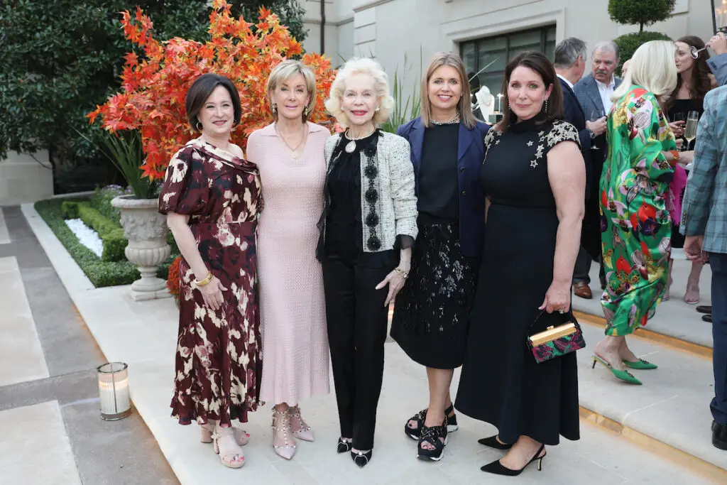 Anne Neeson, Sheridan Williams, Lynn Wyatt, Jenny Packham ,Julie Roberts at the Memorial Herman Foundation dinner. (Photo by Priscilla Dickson)