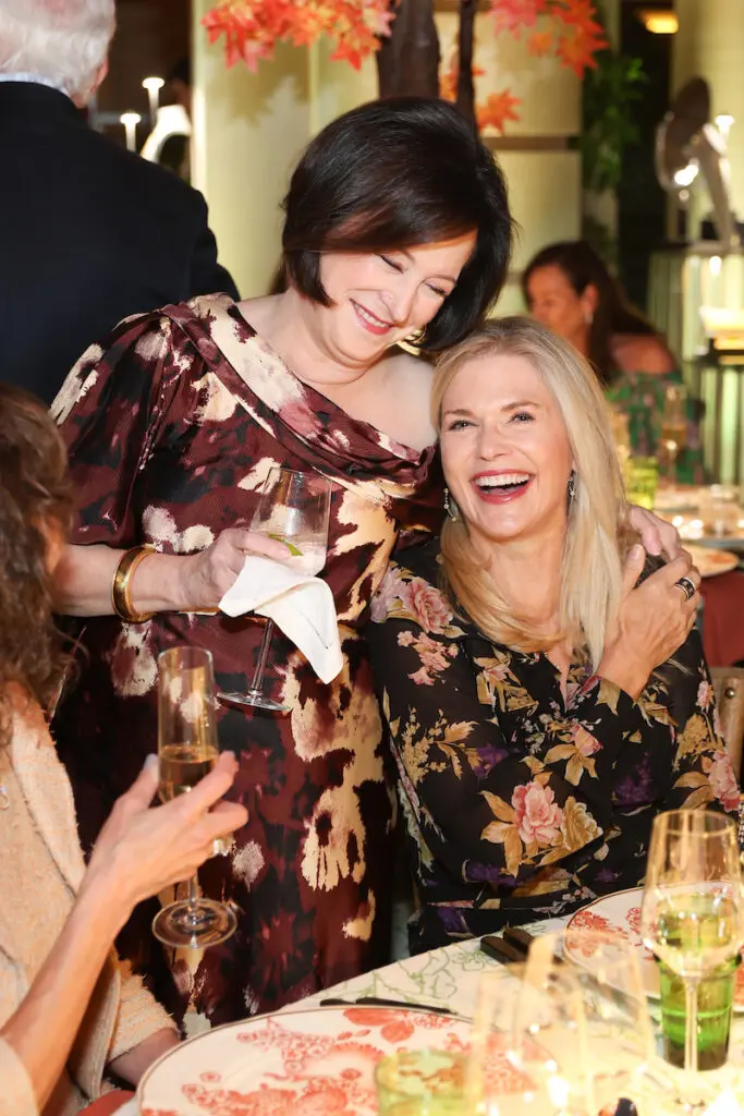 Anne Neeson, Amy Pierce at the Memorial Herman Foundation dinner. (Photo by Priscilla Dickson)