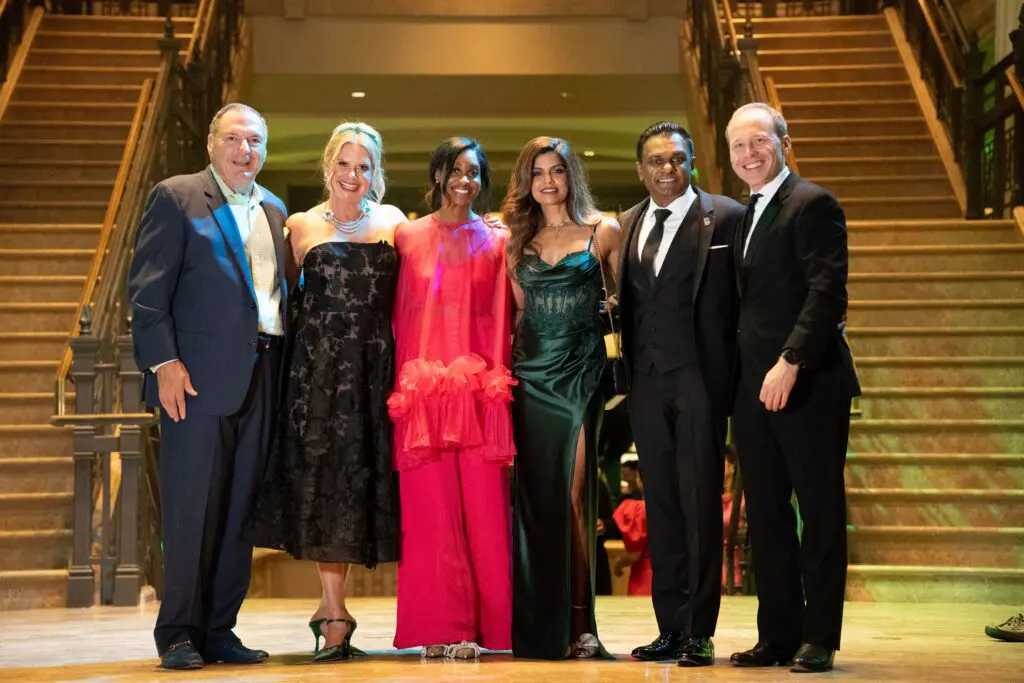 BIG Impact honorees Tracy & Valerie Dieterich, Big Brothers Big Sisters of Greater Houston’s Amber Kelusky, gala co-chairs Nadhisha & Dilanka Seimon, Big Brothers Big Sisters Lone Star CEO, Pierce Bush (Photo by Henrich Perez)
