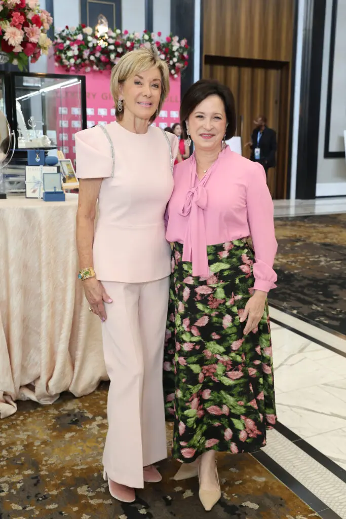 Luncheon chair Sheridan Williams, Memorial Hermann Foundation's Anne Neeson at the foundation's record-breaking Razzle Dazzle luncheon. (Photo by Priscilla Dickson)