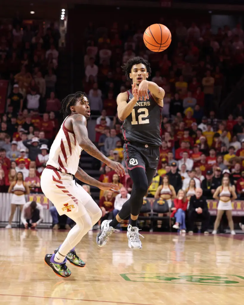 Milos Uzan is Kelvin Sampson's new University of Houston point guard, but he can't try to be Jamal Shead. He needs to play his own game.